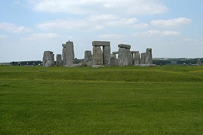 остатки древней каменной обсерватории Стонхендж в Англии (2-е тысячелетие до н.э.)
